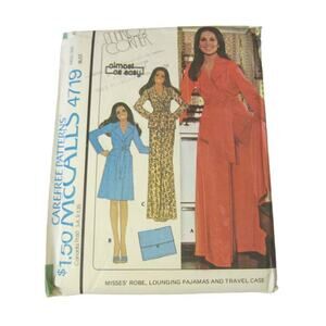 1970s McCall’s 4719 Sewing Pattern Robe Pajamas Travel Case Size 12 Vintage